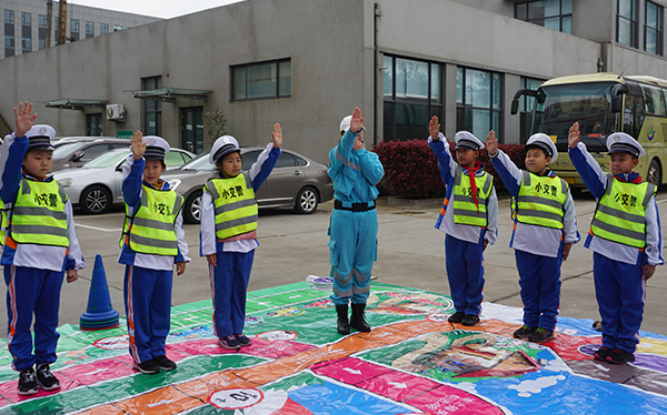 我是靚麗小交警 
